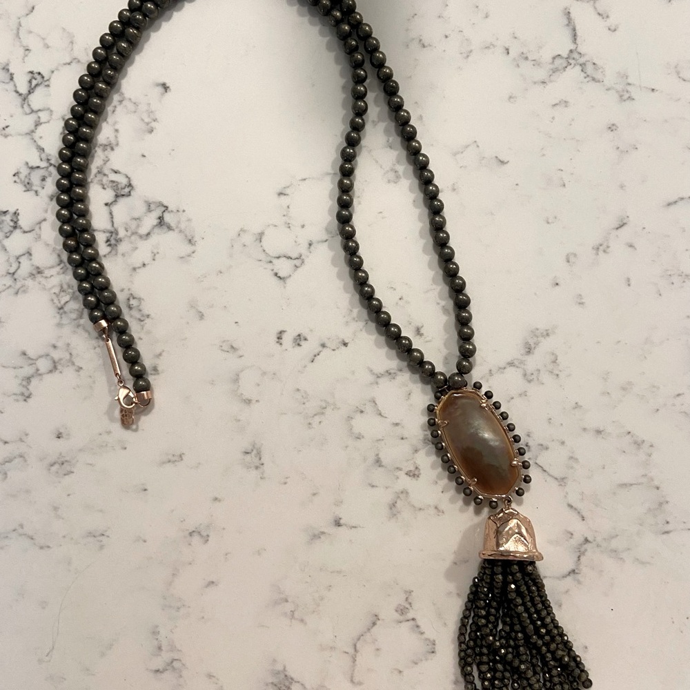 Kendra Scott. RAYNE rose gold necklace.